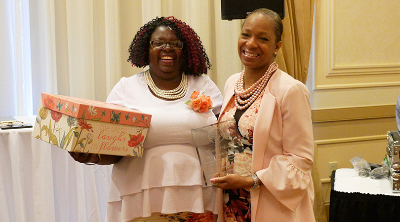 Mayor Rochelle Robinson Receives Award